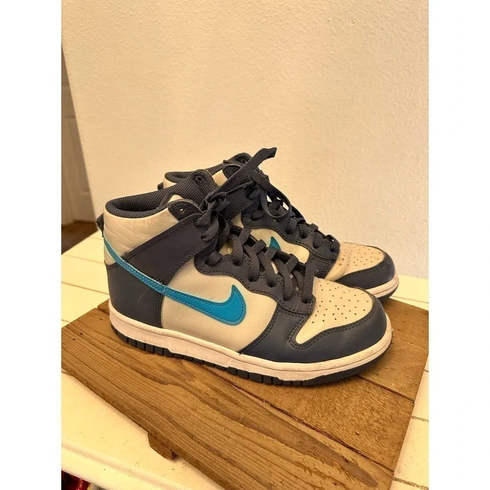 Nike Dunks, light bone, diffused blue  youth size 5 1/2  Authentic
